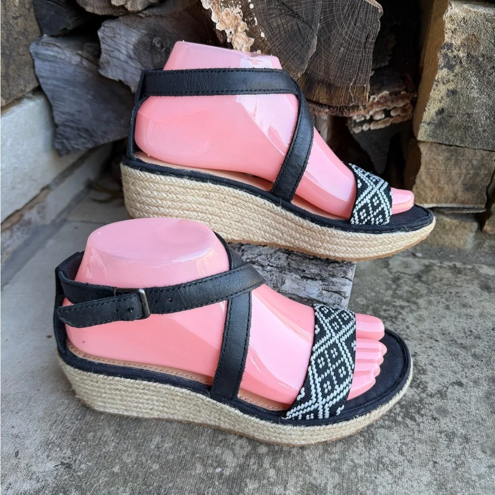 Eddie Bauer Black & White Espadrille Wedge Sandals w/leather‎ straps Sz-7. X